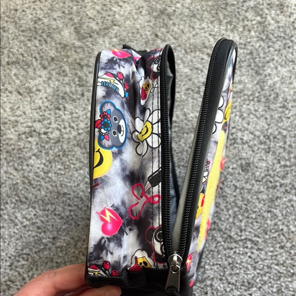 Smiley Face Kids Lunchbox - Black and Yellow - Picture 4 of 4